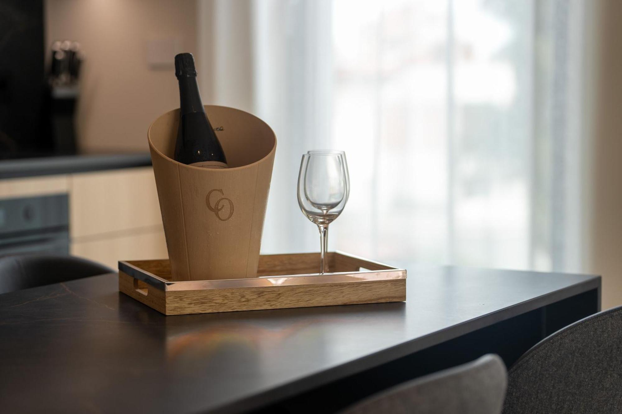 The Q Bliss - Your New 4-Star Hideaway With A Garage 로비니 외부 사진