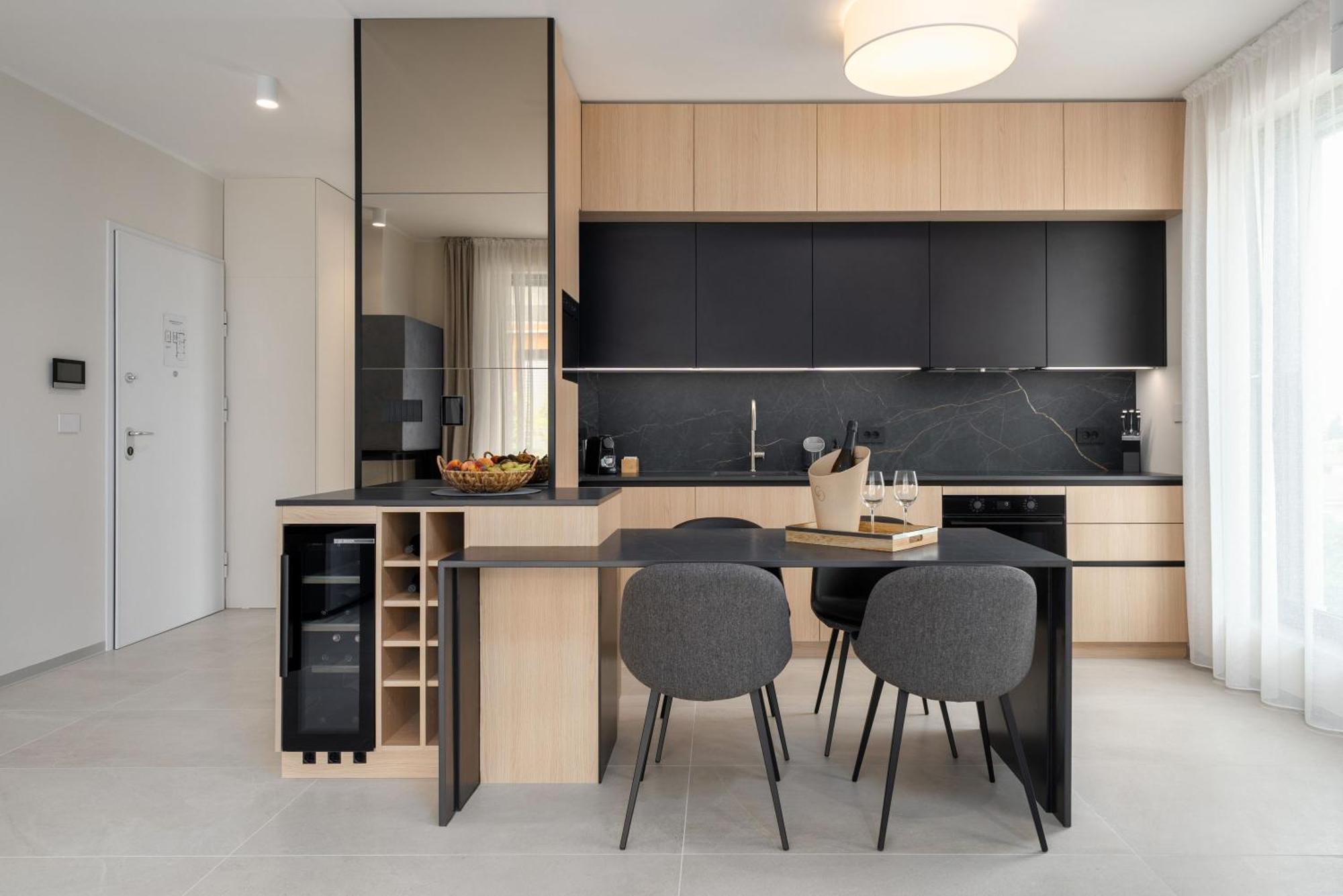 The Q Bliss - Your New 4-Star Hideaway With A Garage 로비니 외부 사진