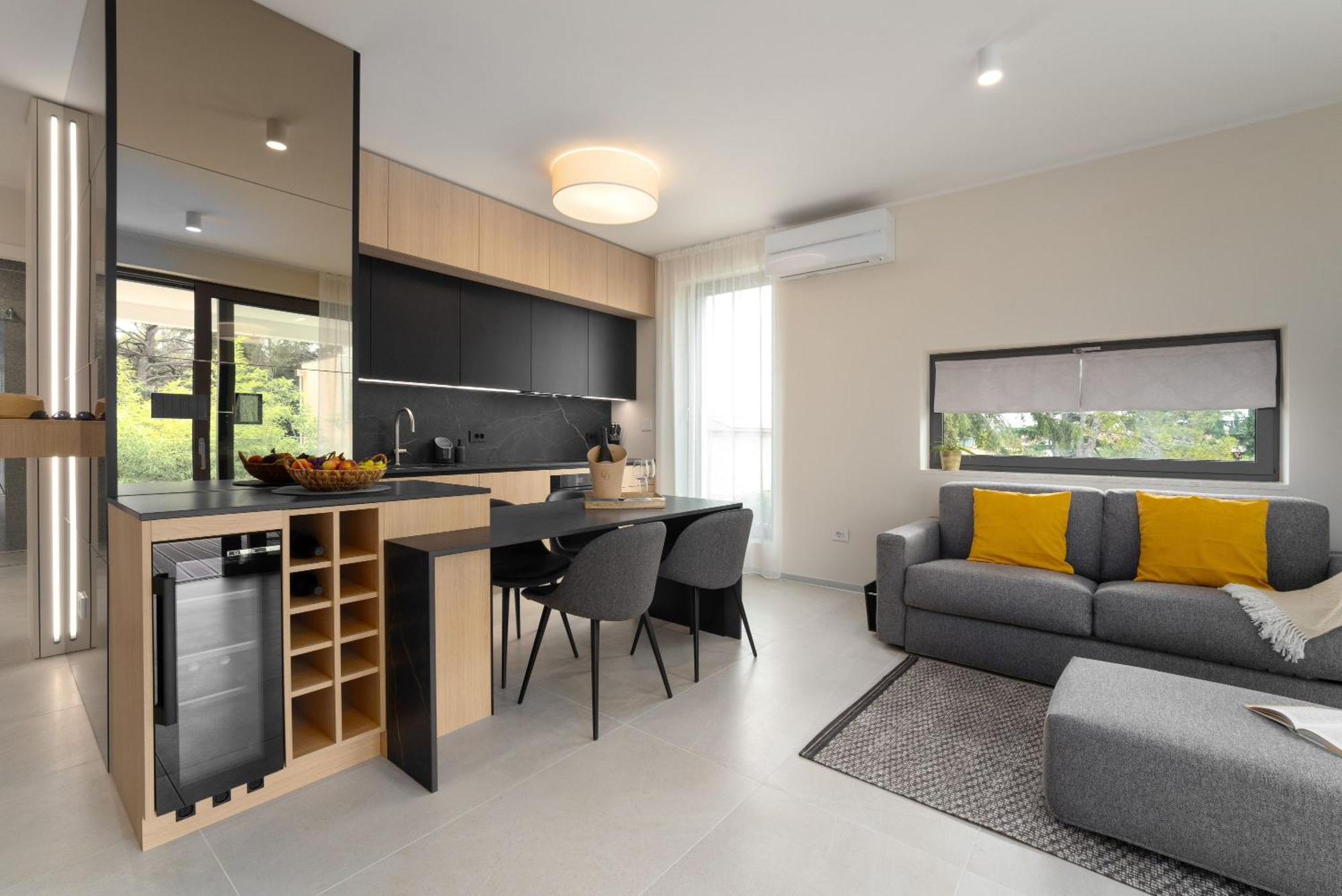 The Q Bliss - Your New 4-Star Hideaway With A Garage 로비니 외부 사진