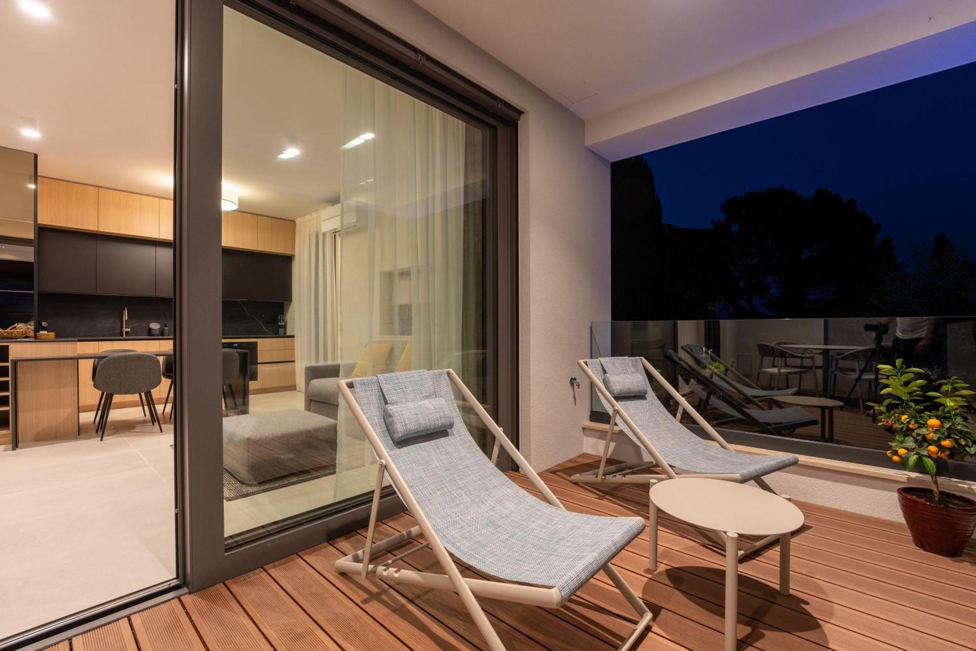 The Q Bliss - Your New 4-Star Hideaway With A Garage 로비니 외부 사진