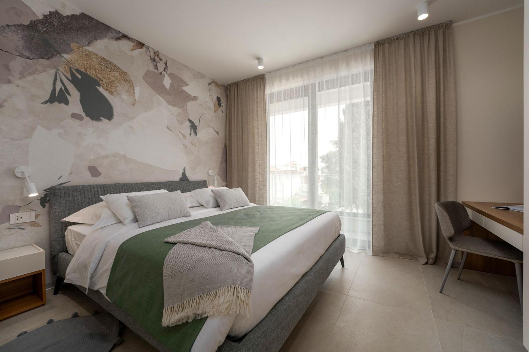 The Q Bliss - Your New 4-Star Hideaway With A Garage 로비니 외부 사진